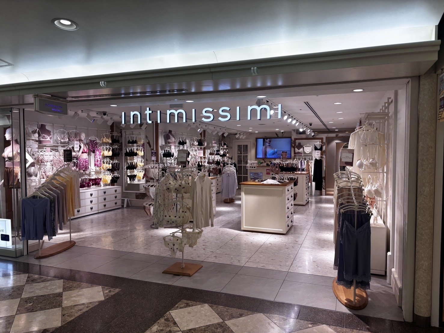 Intimissimi 阪急三番街店