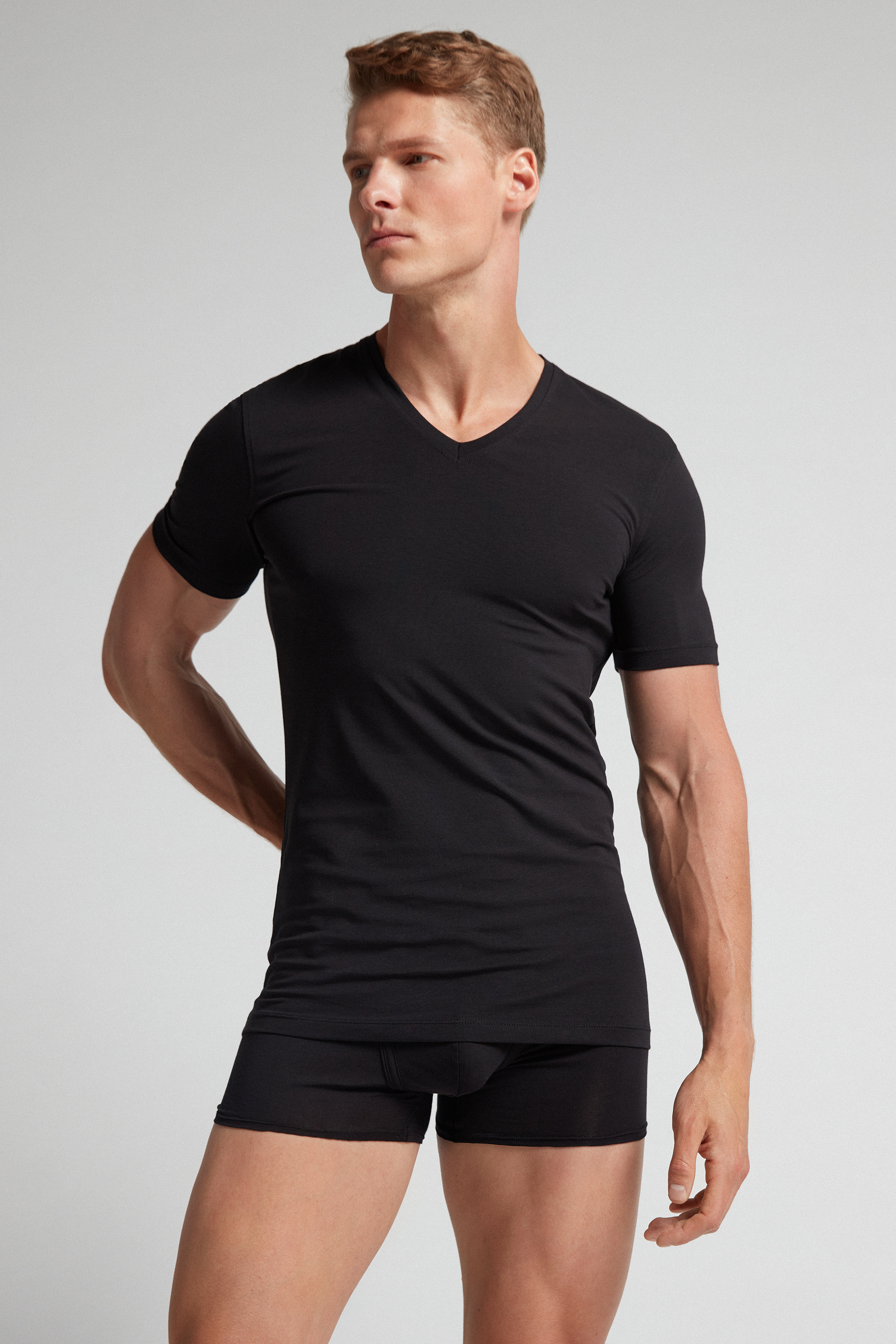 T-shirt con Scollo a V in Cotone Superior Elasticizzato