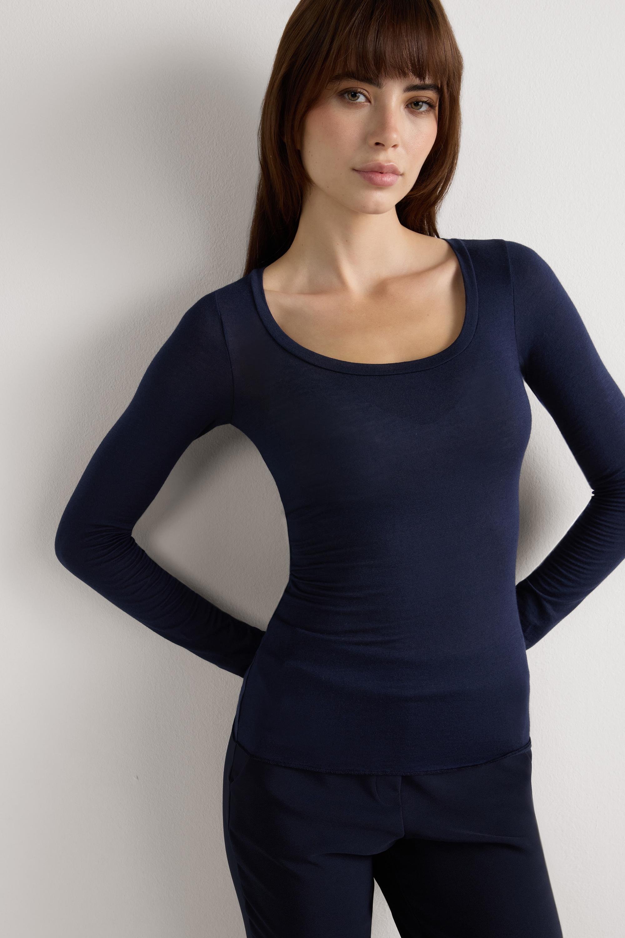 Maglia Manica Lunga Modal Ultralight con Cashmere Scollo Madonna