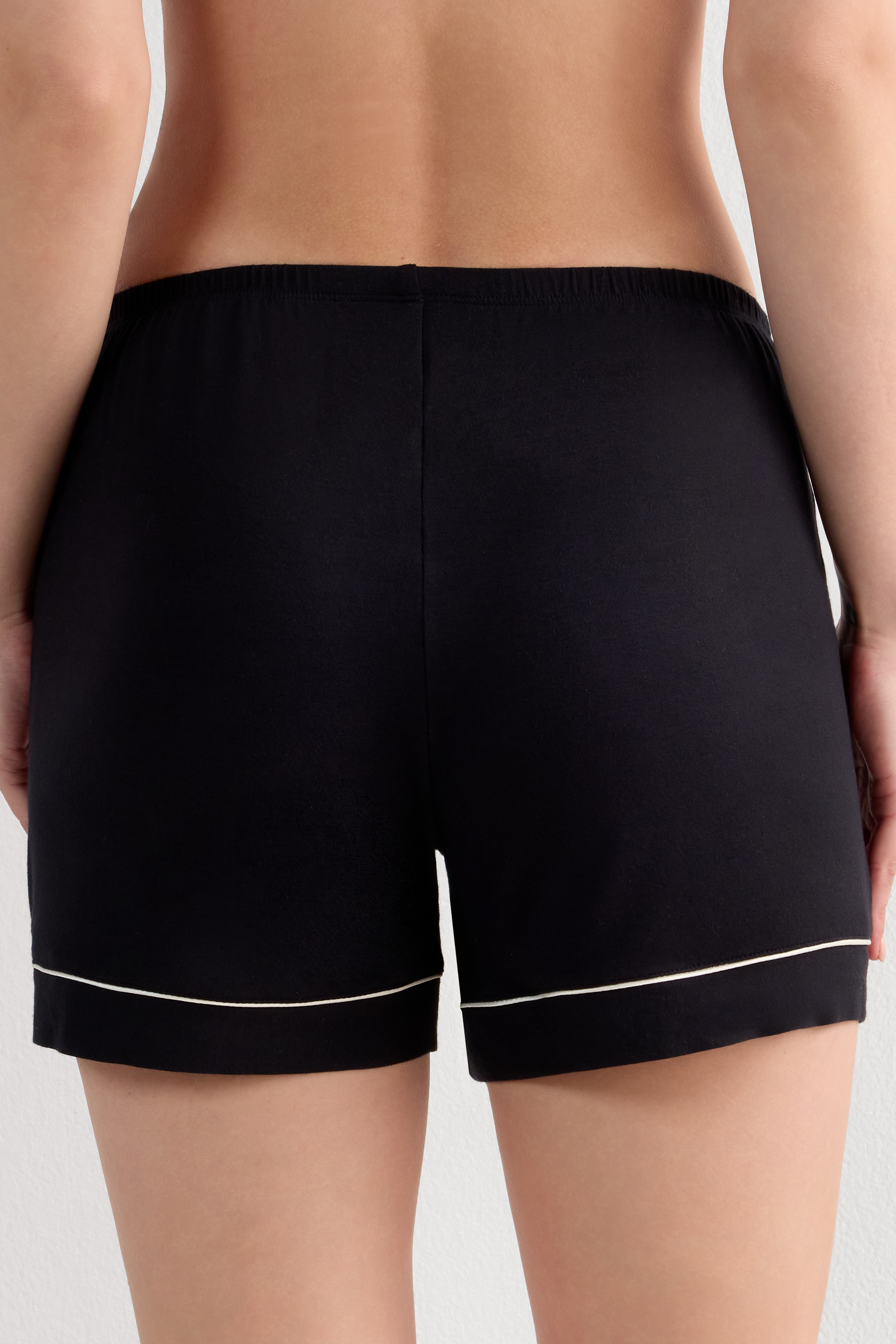 Pantaloncino in Modal con Profili a Contrasto
