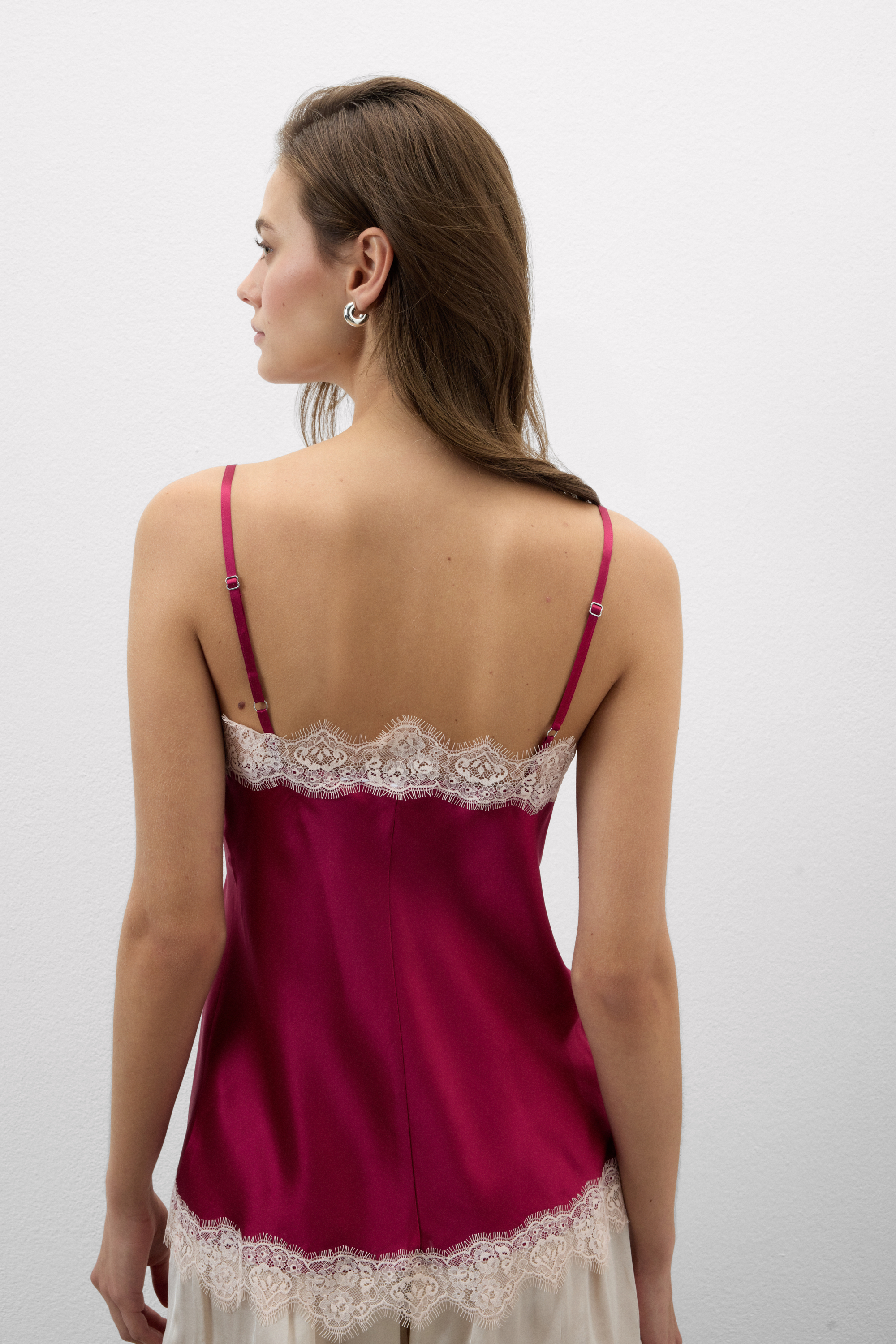 Top in Seta con Pizzo a Contrasto