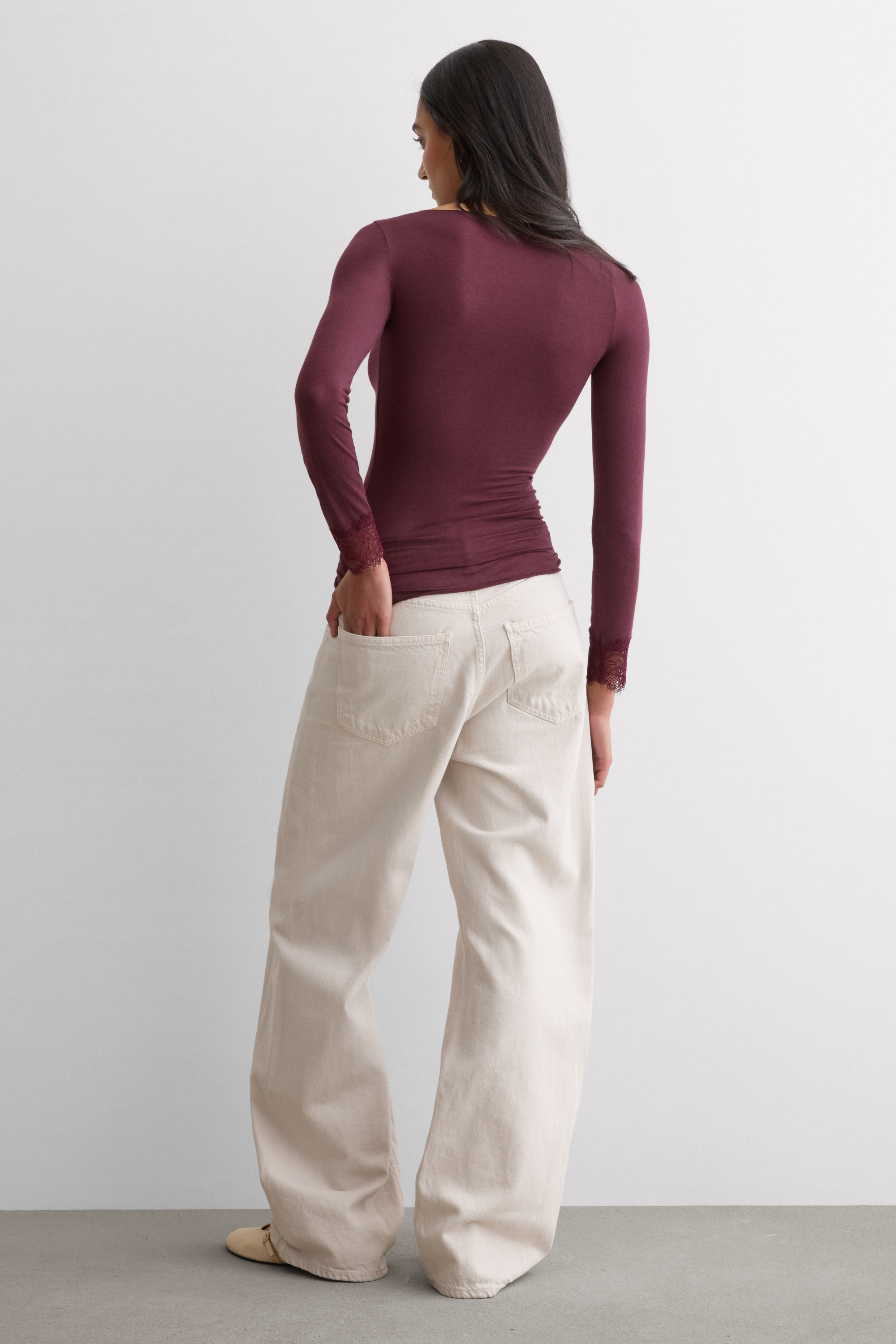Maglia Scollo a V Ultralight con Cashmere e Pizzo