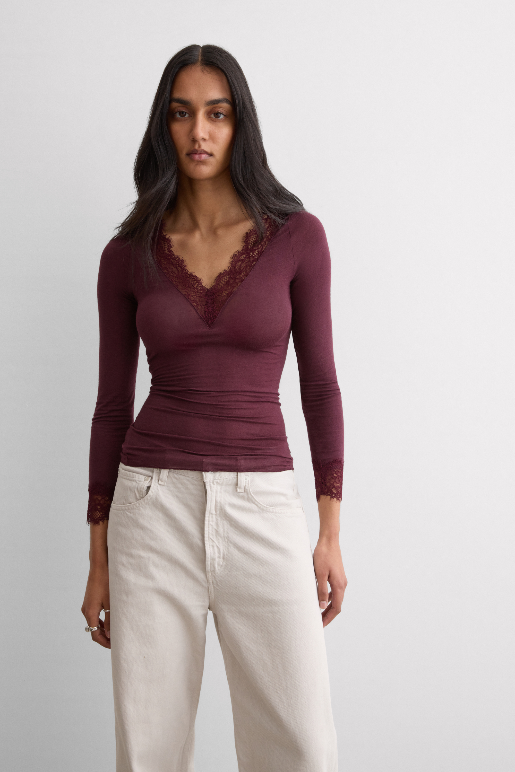 Maglia Scollo a V Ultralight con Cashmere e Pizzo