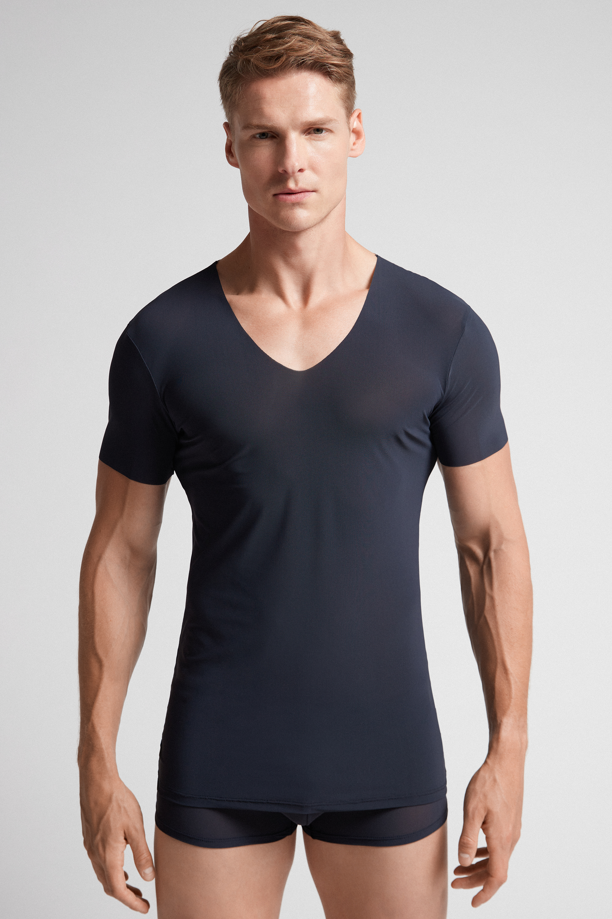 T-shirt in Microrete Taglio Vivo con Scollo a V