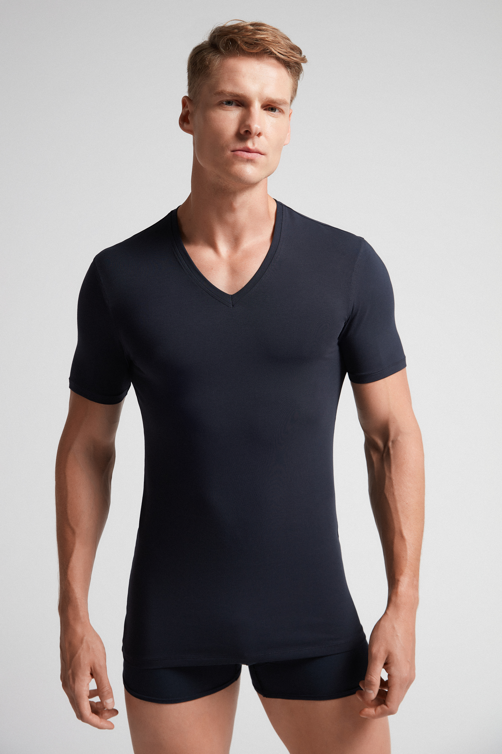 T-shirt con Scollo a V in Cotone Superior Elasticizzato