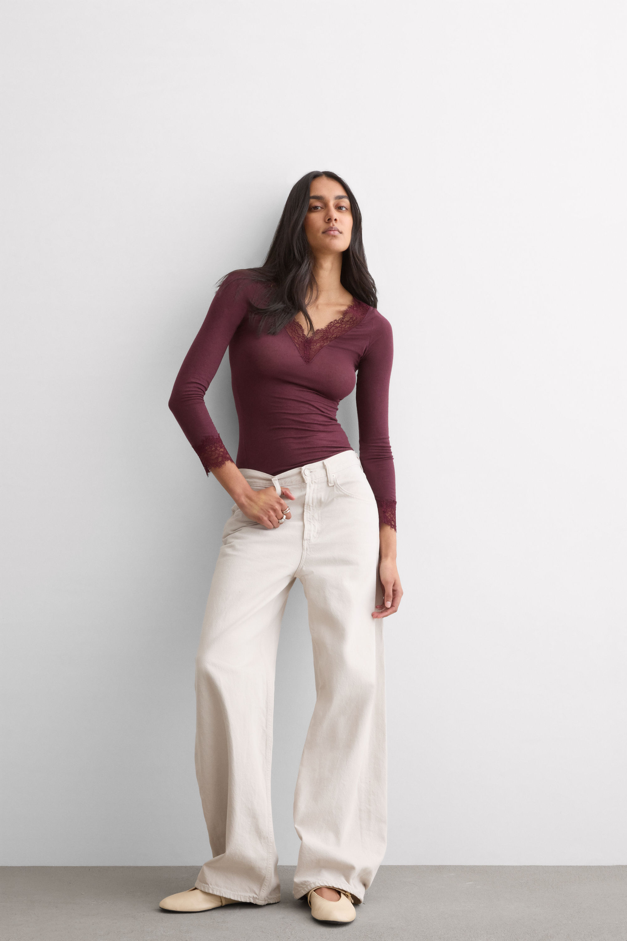 Maglia Scollo a V Ultralight con Cashmere e Pizzo