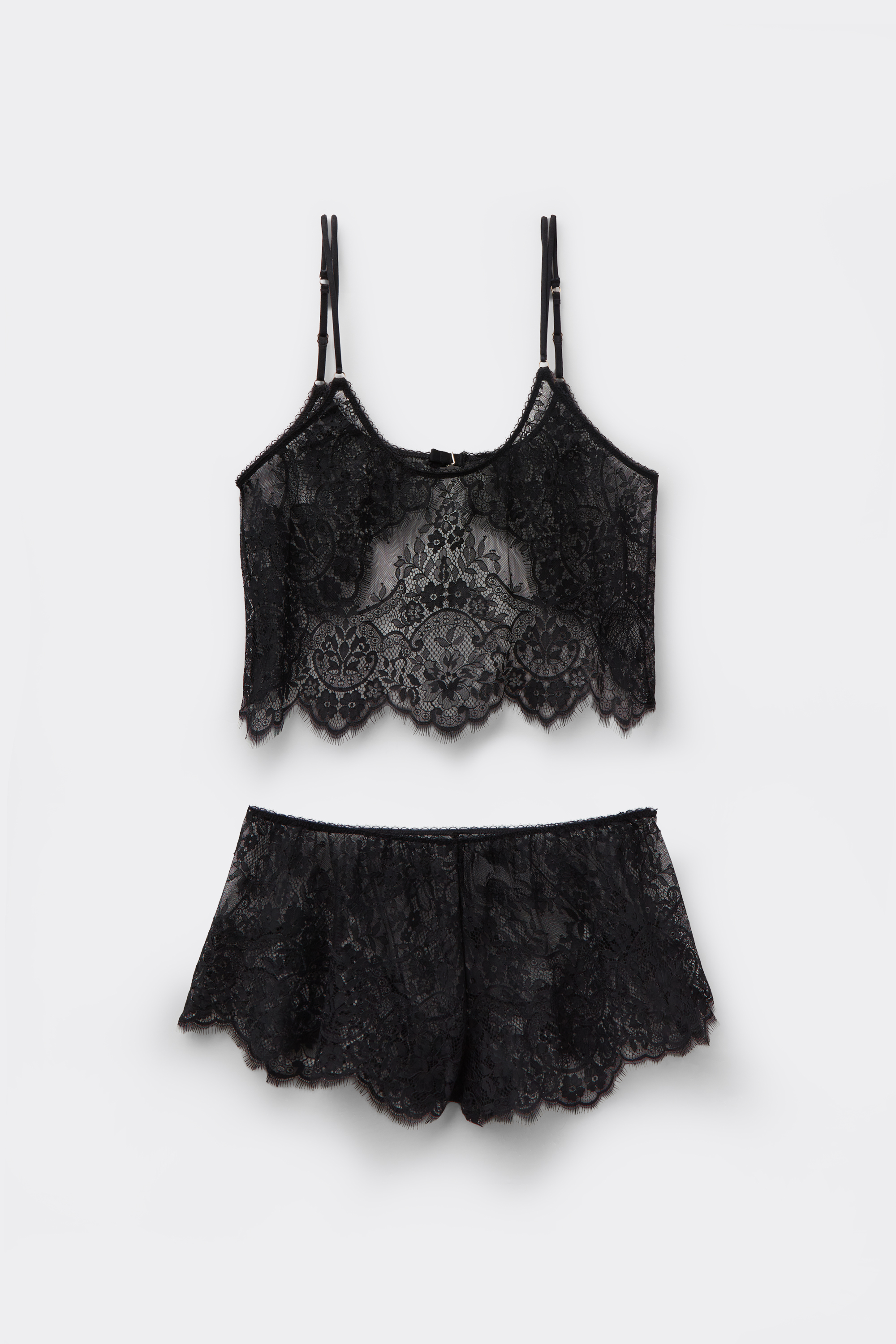 Completino in Pizzo Elegance Embodied