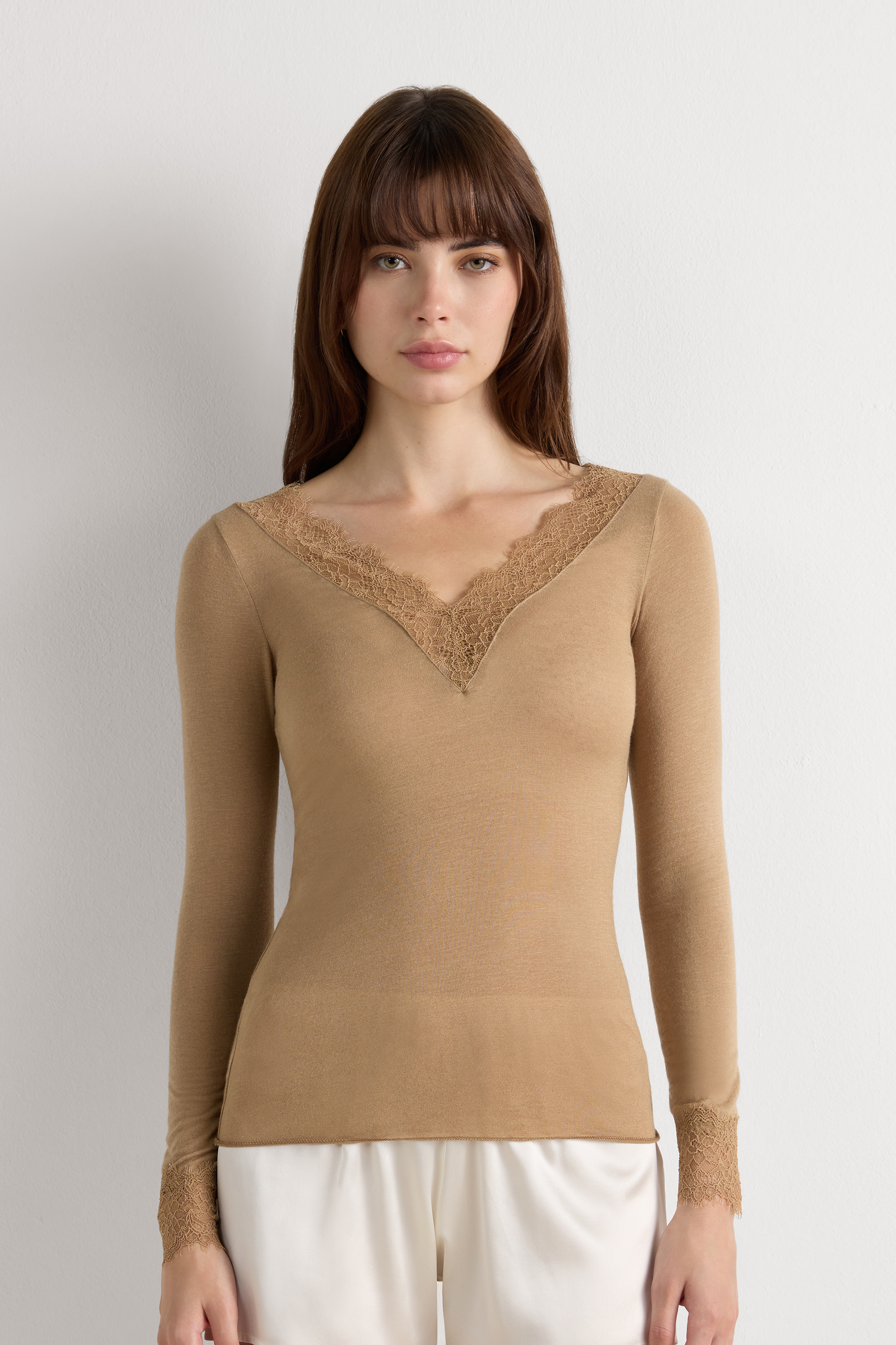 Maglia Scollo a V Ultralight con Cashmere e Pizzo