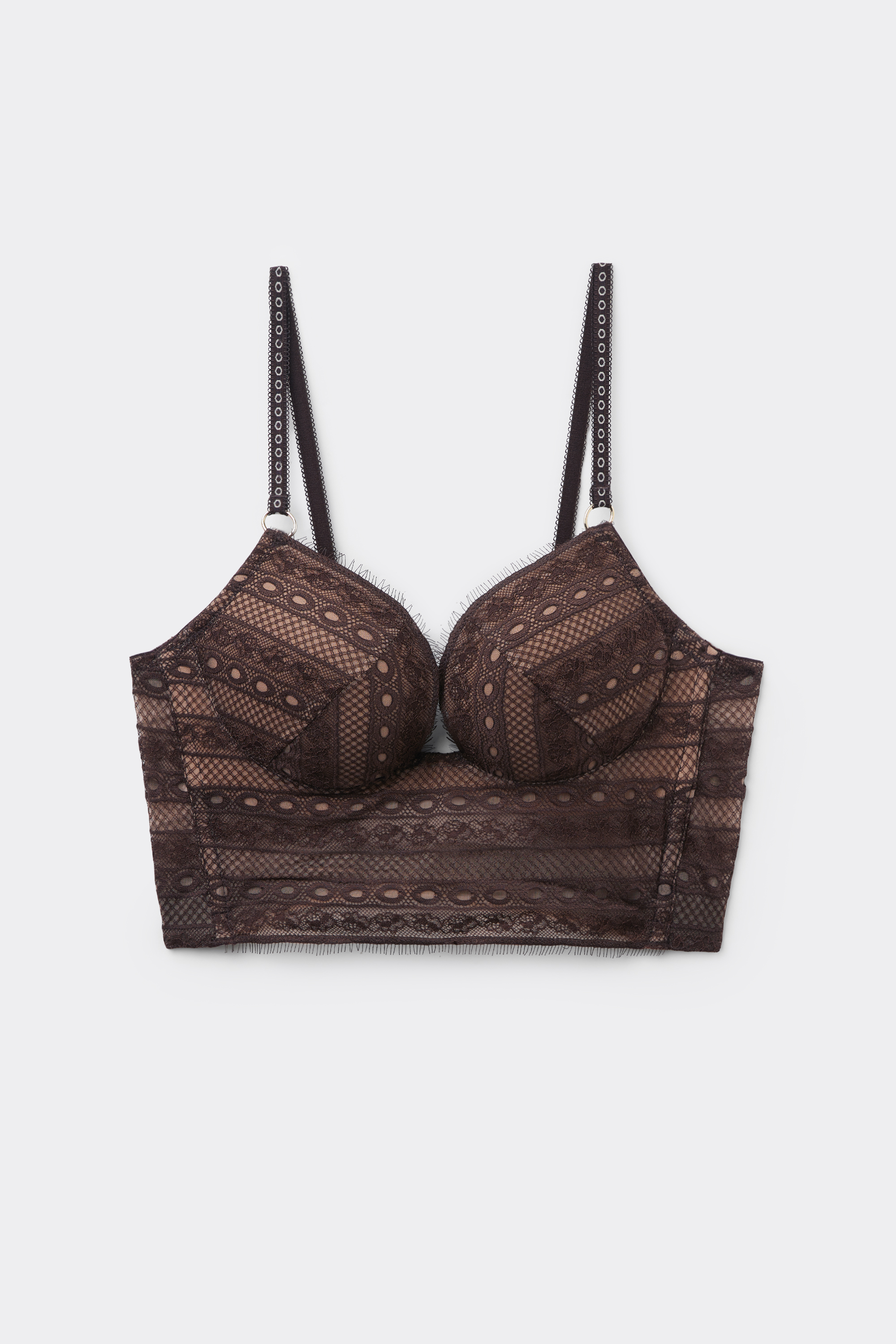 Bustier Monica Get Noticed