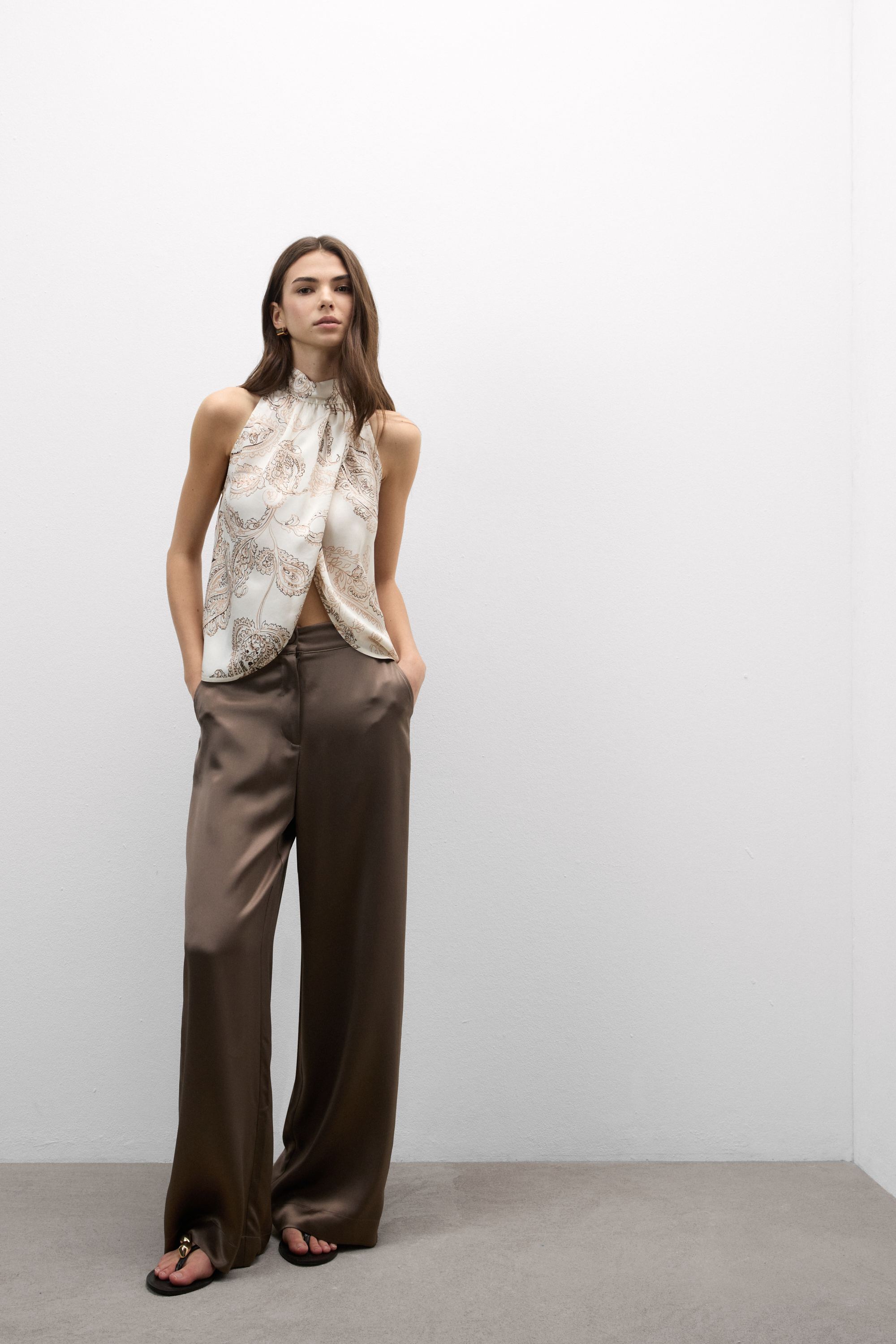 Top Scollo all' Americana in Raso di Viscosa Get Noticed