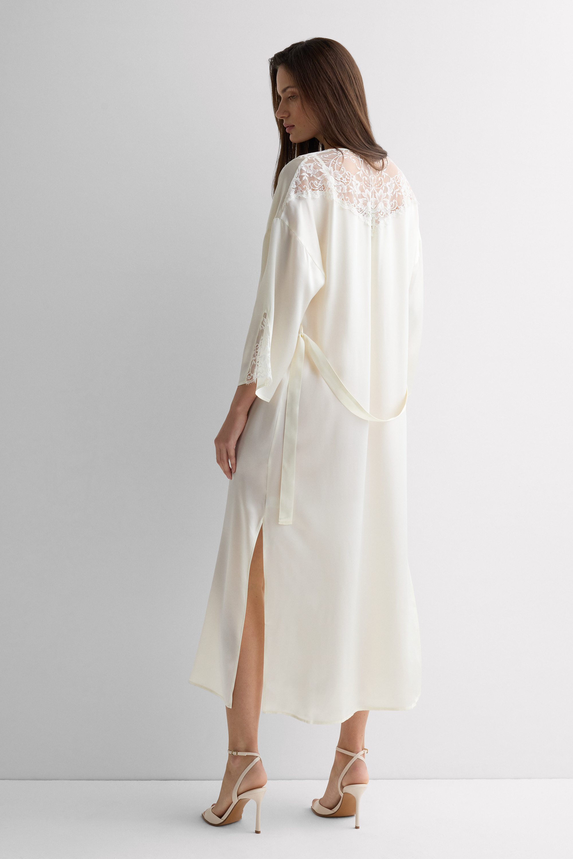 Vestaglia Lunga in Seta Ethereal Embrace